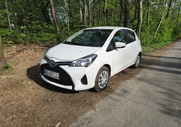 mazowieckie Toyota Yaris cena 33900 przebieg: 170090, rok produkcji 2015 z Lądek-Zdrój